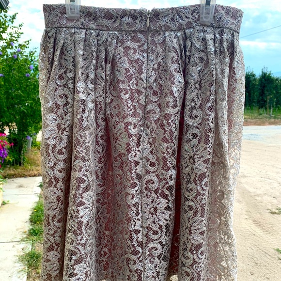Beautiful silver and mauve skirt - Picture 4 of 6